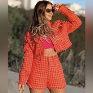 Orange Zara Houndstooth shorts! 🧡